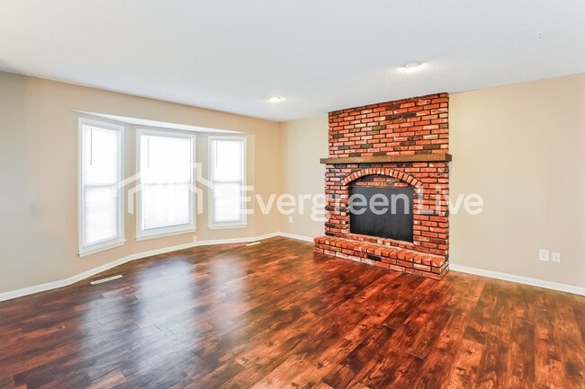 Building Photo - 1221 Milwaukee St