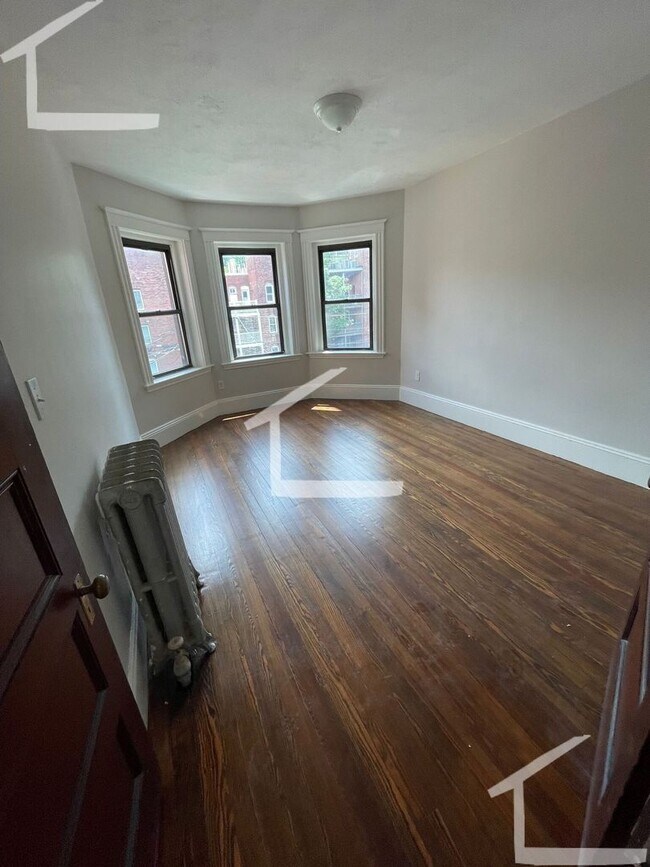 Building Photo - 1855 Beacon St