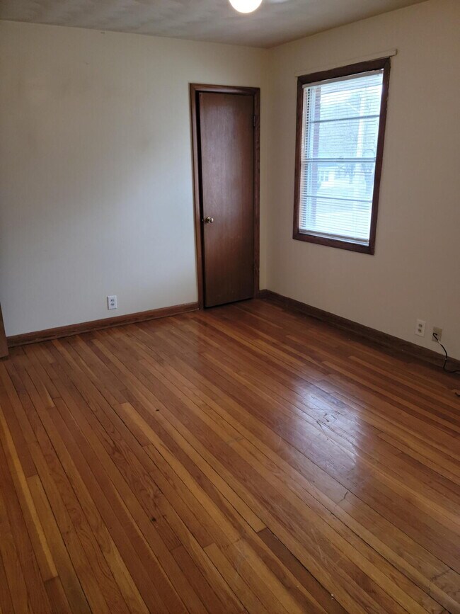 Building Photo - "Charming 2-Bedroom Oasis with Modern Comforts in Jonesboro!"