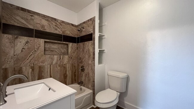 Building Photo - 214 N 19th St