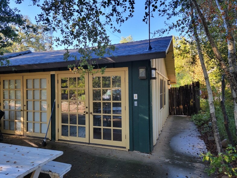 Guest house and entrance - 311 Palomar Rd