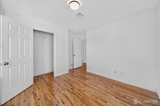 Building Photo - 138 Pershing Ave