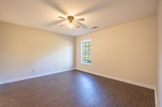 Building Photo - 101 Lindsay Ct