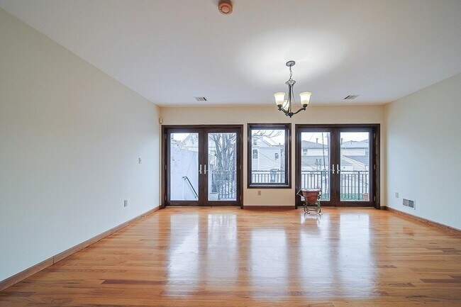 Building Photo - 220 Harrison Ave