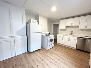 Building Photo - 13 Saratoga St