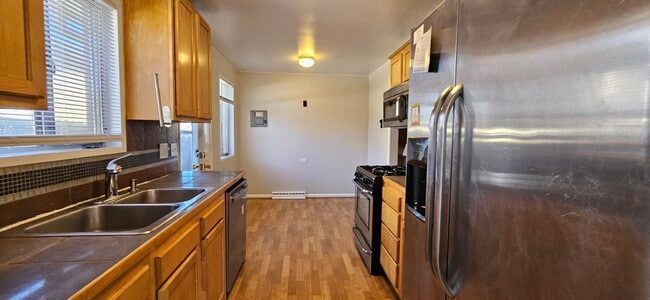 Building Photo - Beautiful Virginia Vale 4 Bedroom Split Level - New Paint, Carpet, Blinds - AVAILABLE NOW!