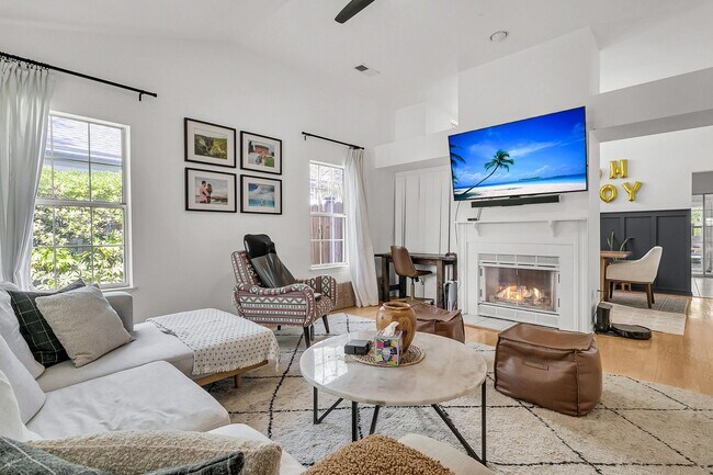 Building Photo - Charming 3 Bedroom, 2 Bath Home off of Longpoint in Mount Pleasant!