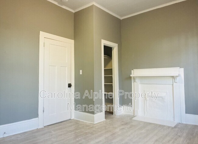 Building Photo - 910 Walnut St