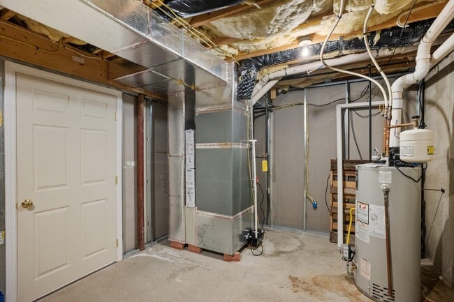 Building Photo - 131 Forest Hill Way