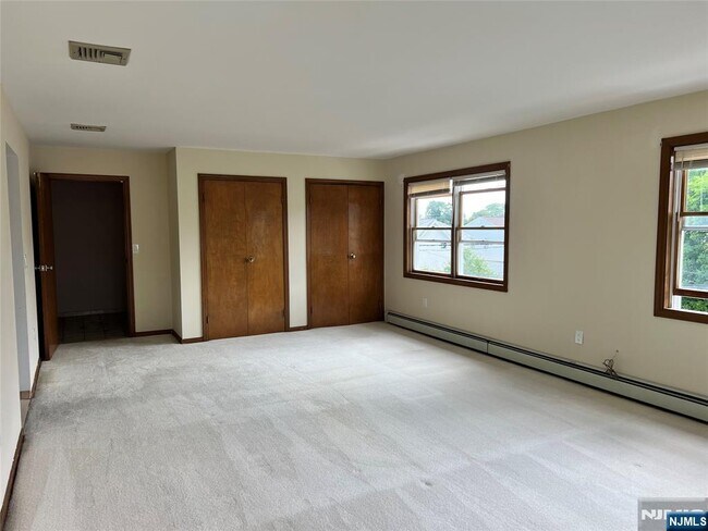 Building Photo - 364 Chestnut Ave