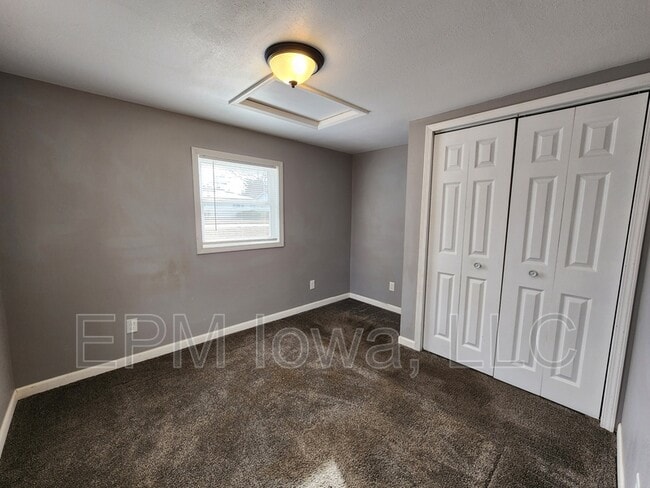 Building Photo - 609 1st St W