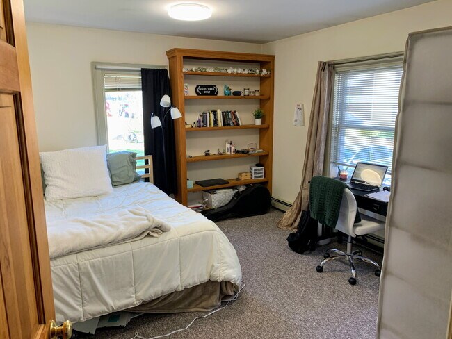 Building Photo - 277 Mast Rd