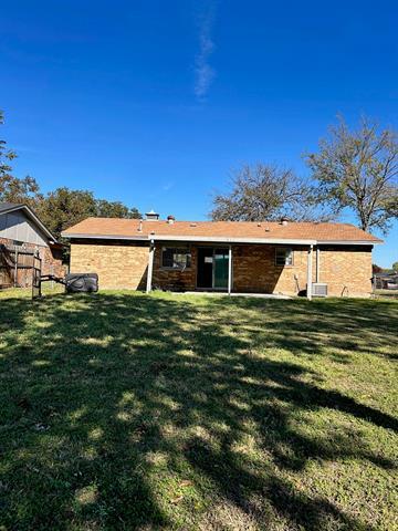 Building Photo - 834 Quebec Dr