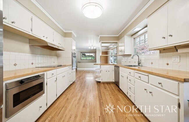 Building Photo - Charming Home in Coveted First Addition Ne...