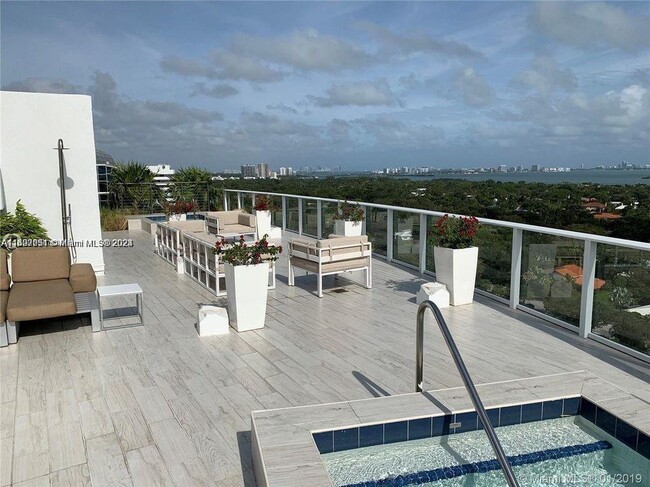 Building Photo - 4250 Biscayne Blvd