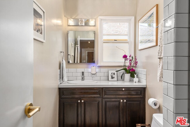 Building Photo - 4643 Nagle Ave