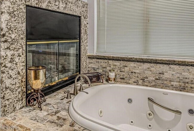 Building Photo - 7769 Verde River Way