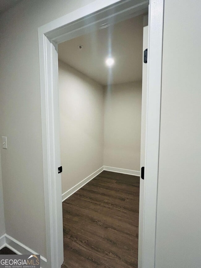 Building Photo - 420 Thatch Ter