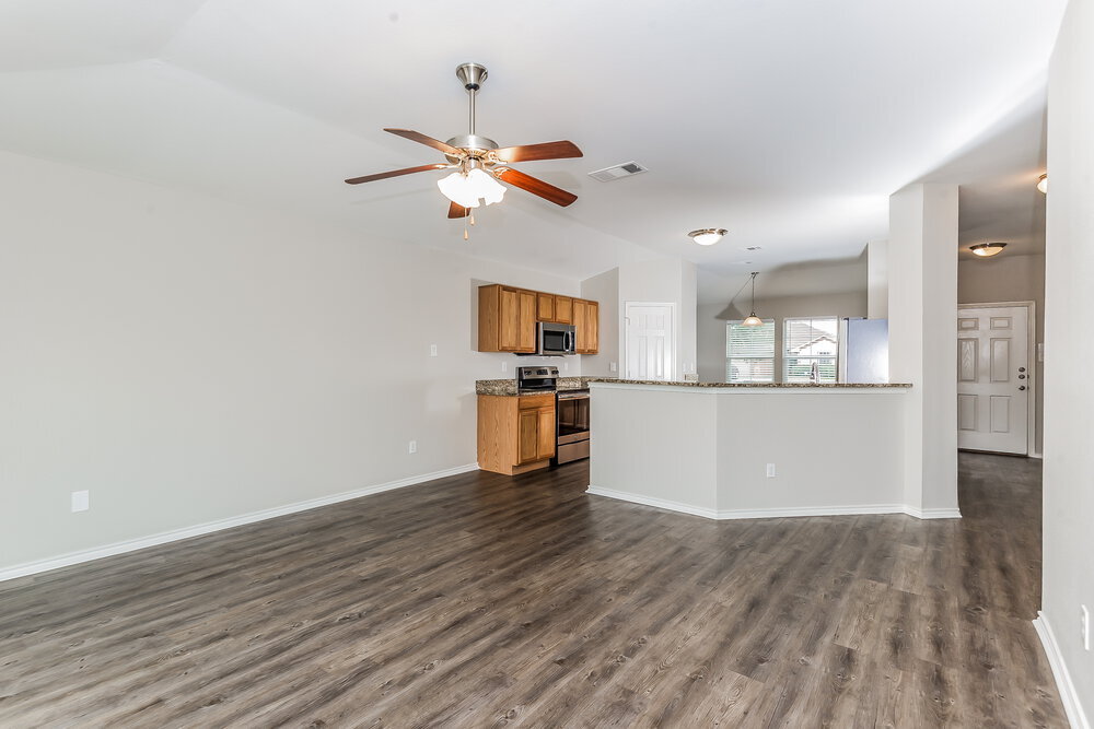 Building Photo - 3301 Royal Crest Dr