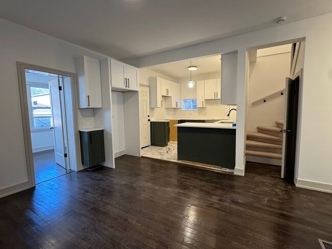 Building Photo - 7812 S Paxton Ave