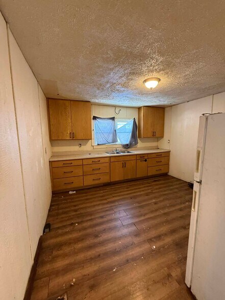 Building Photo - 1305 E Whitmer St