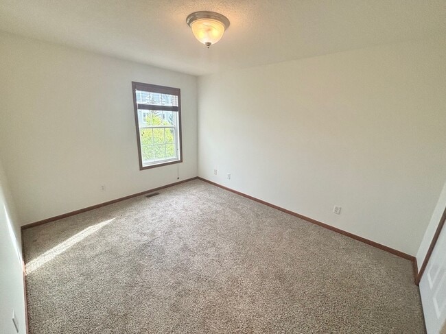 Building Photo - 15573 Junegrass Ln
