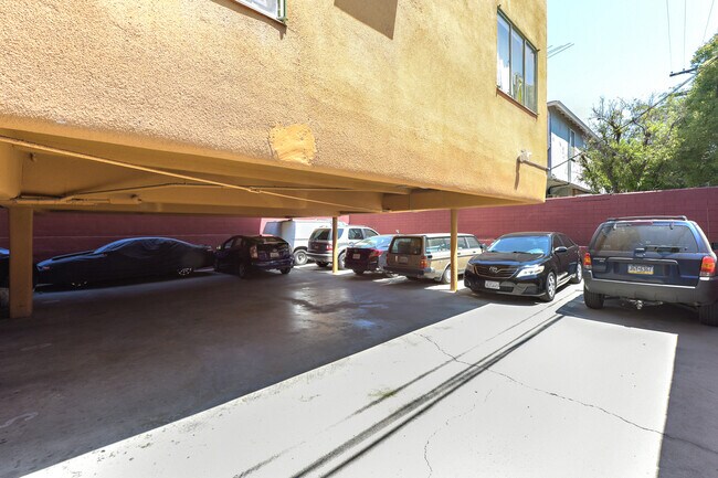 Building Photo - 4052 Chevy Chase Dr