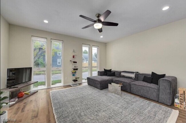 Building Photo - 1926 W 52nd St