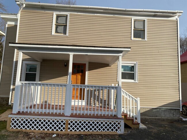 Building Photo - 257 Main St