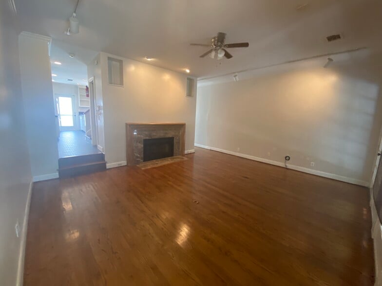 Building Photo - 2000 Fairview Ave