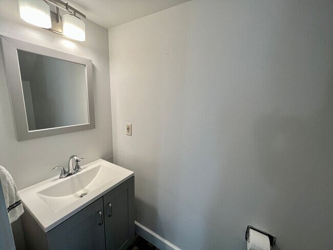 Building Photo - 7618 Lexington Manor Dr