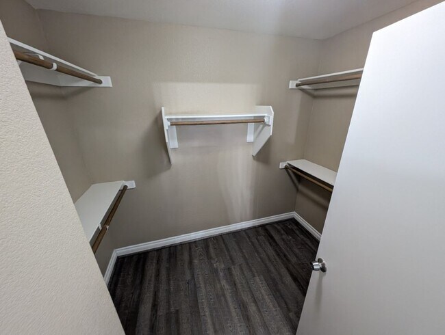 Building Photo - 7550 Morisset Ave