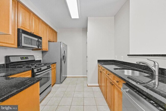 Building Photo - 801 S Greenbrier St