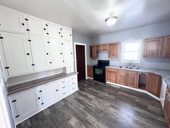 Building Photo - 408 Ave