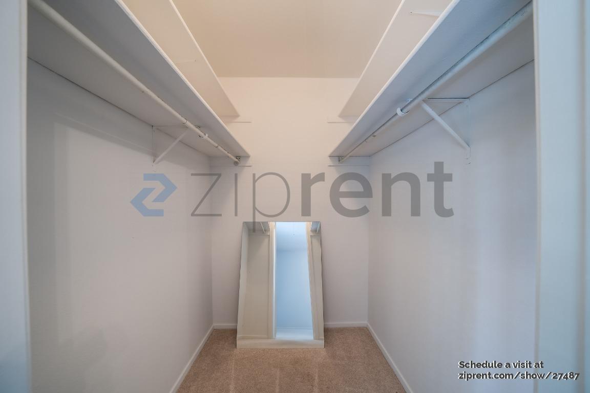 Building Photo - Unit A