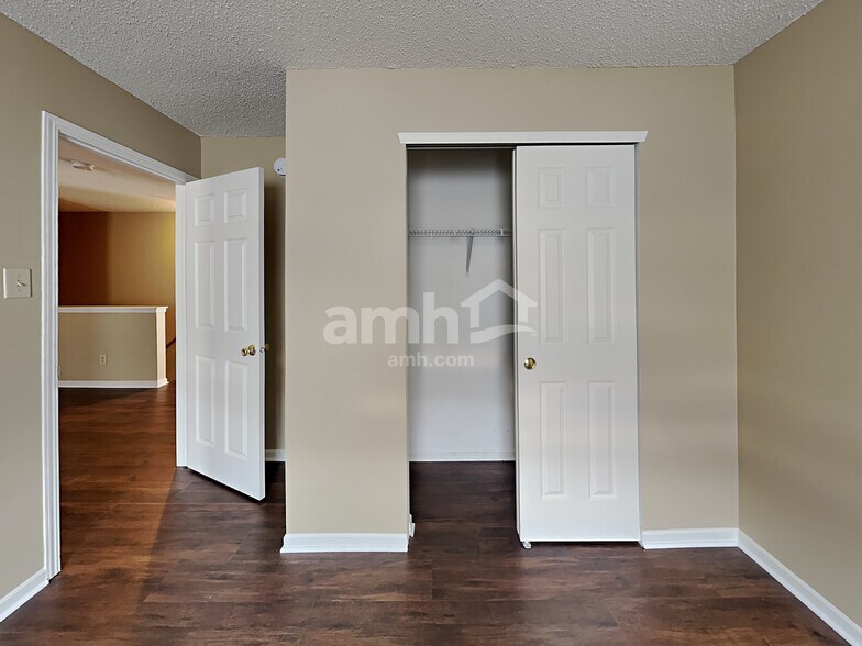 Building Photo - 6710 Waverhill Dr