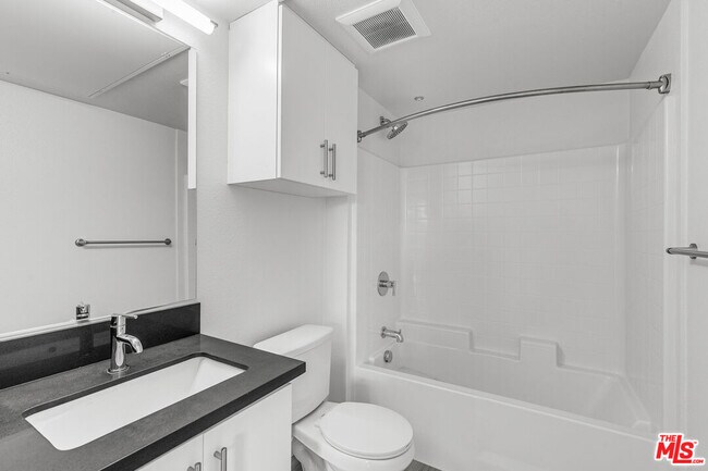 Building Photo - 3518 Chesapeake Ave