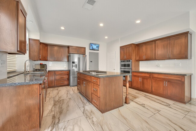 Building Photo - 3571 Rio Ranch Rd