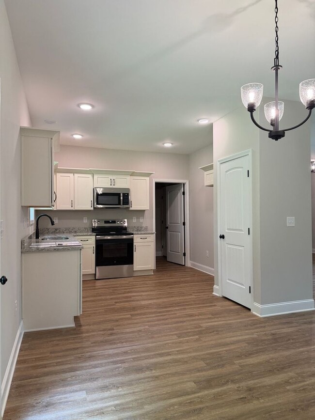 Building Photo - 1713 Golf Club Ln NW