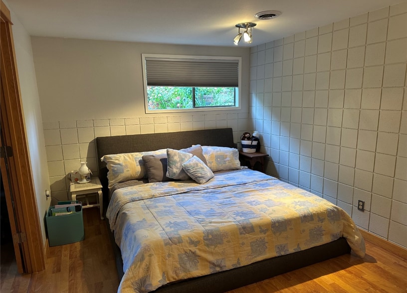 Building Photo - 16475 Fairway Dr