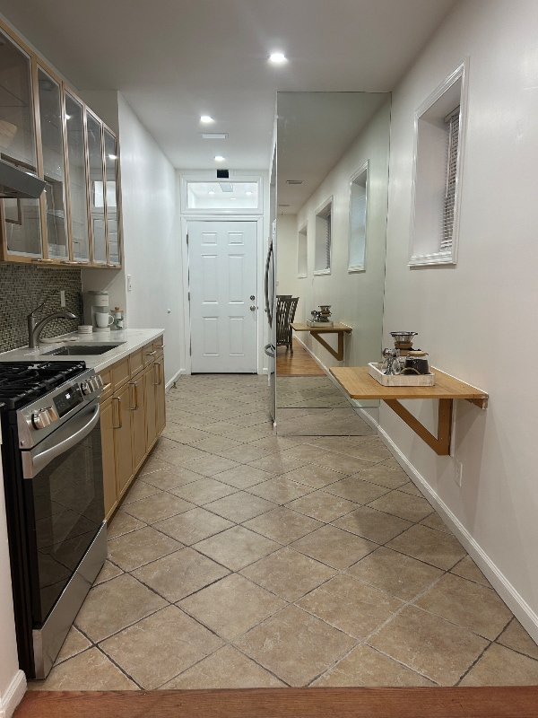 Building Photo - 68-43 Jay Ave