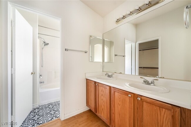 Building Photo - 11000 Vallerosa St