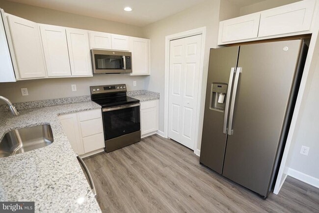 Building Photo - 621 Cedar St