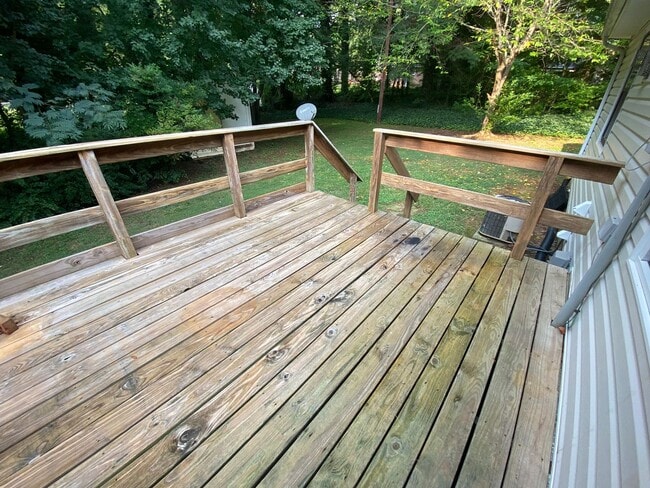 Building Photo - 3 Bedroom, 1 Bathroom House in Winston-Salem!