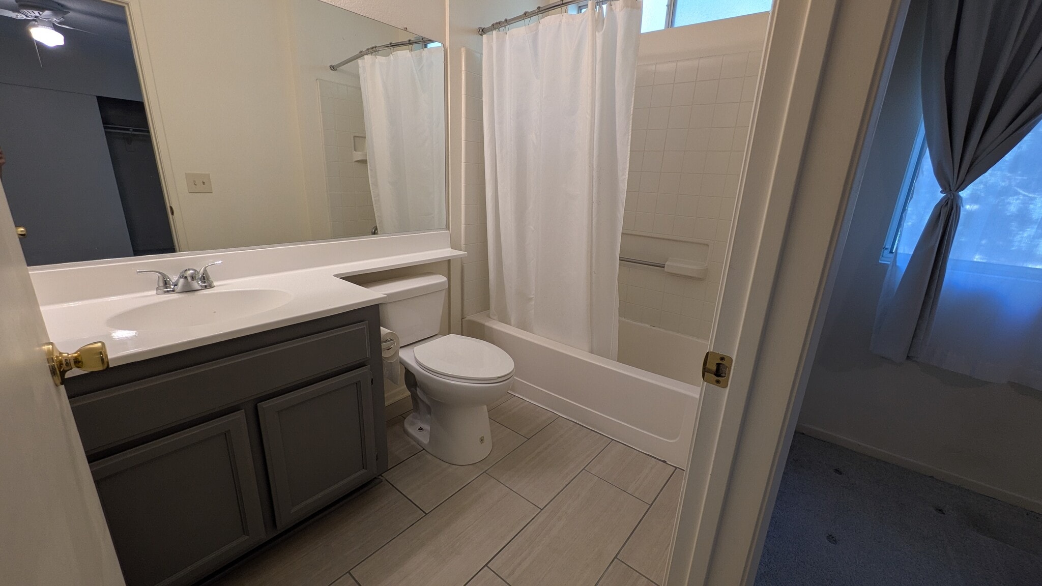 Building Photo - 7320 Balboa Blvd