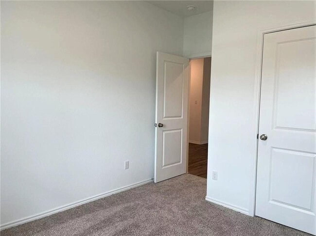 Building Photo - 209 Prairie Dog Town Dr
