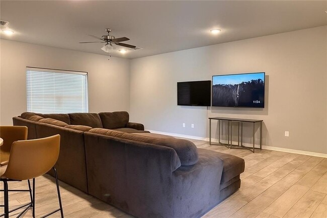 Building Photo - 1211 N Sicily Ln