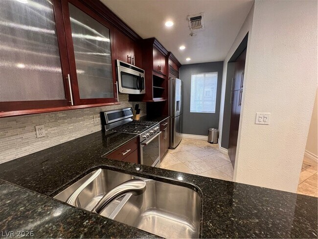 Building Photo - 230 E Flamingo Rd
