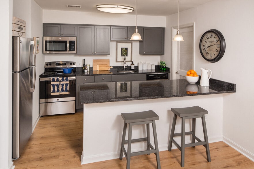 Westridge Gardens Renovated Kitchen - Westridge Gardens Luxury Rental Apartments