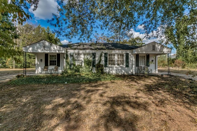 Building Photo - 1903 Hackberry Ln